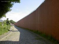 Die Gefängnismauer am Hüttigpfad