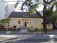 Wohnhaus von 1882 an der Hauptstraße 12 im Dorfkern Hohenschönhausen