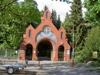 Portal vom Friedhof der Gemeinde Zum Heiligen Kreuz