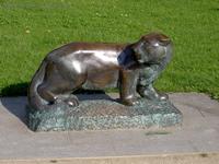 Skulptur Panther von Heinrich Drake an der Promenade Luisenhain in Köpenick