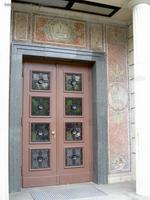 Portal mit Mosaik am Block E Süd der Stalinallee in Berlin