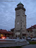 Kasino mit Turm am Ludolfingerplatz in Frohnau