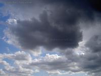 Blauer Himmel mit Regenwolken bei Blumberg