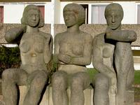 Drei sitzende Frauen in Marzahn