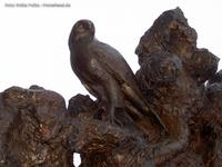 Greifvogel Baumdenkmal Bronzeskulptur