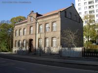 Dorfschule von 1890 an der Hauptstraße im Dorfkern Hohenschönhausen