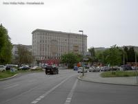 Stalinbauten im Zuckerbäckerstil am Ende der Friedenstraße