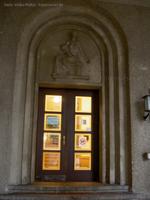 Eingangsportal am Neuen Stadthaus im Klosterviertel