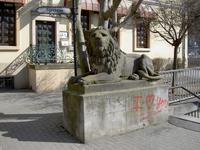 Löwenfigur am Spreeufer im Berliner Nikolaiviertel