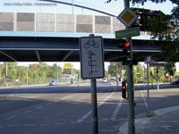 Verkehrsschild zur Verkehrsführung für Radfahrer in Köpenick