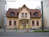 Bürgerhaus von 1874, Flora-Apotheke seit 1880, an der Berliner Allee in Berlin-Weißensee