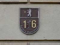 Goldene Hausnummer Karl-Marx-Allee 106 in Berlin