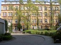 Danziger Ecke Landsberger Hinterhof Schulgebäude