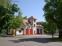 Feuerwehrgerätehaus am Dorfplatz