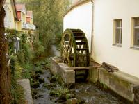 Mühlenrad der Stadtmühle in der Stobber in Buckow
