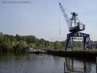 Hafen in Niederlehme mit Verladekran und Schifffahrtstankstelle
