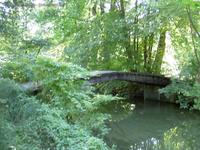 Brücke auf die Insel im Mühlenteich vom Schloss Dammsmühle
