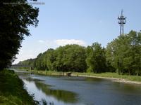 Sendemast und A10 über Oder-Spree-Kanal
