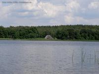 Haus mit Schilfdach am Storkower See