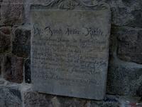 Grabstein für den Prediger an der Dorfkirche in Beiersdorf