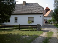 Dorf Lichtenow Schule im Dorfkern
