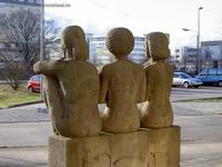 Skulptur Drei sitzende Frauen in Berlin-Marzahn