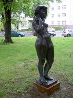 Das nackte Mädchen im Stadtpark Lichtenberg