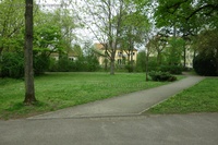 Rheinsteinpark kleine Wiese Querweg