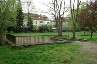 Rheinsteinpark Geländer Wiese