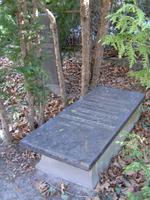 Grabstein Ungnade auf dem Friedhof Plonzstraße