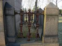 Rost am Mausoleum Loeper auf dem Städtischen Friedhof Plonzstraße