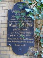 Grabtafel für Emilie Lehne auf dem Friedhof Plonzstraße