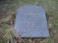 Grabstein für Wadepohl auf dem Friedhof Plonzstraße