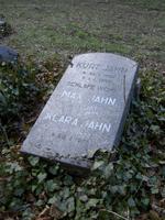 Grabstein für Jahn auf dem Friedhof Plonzstraße