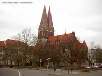 Glaubenskirche und Amtsgericht am Roedeliusplatz in Lichtenberg