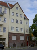 Neukölln Niemetzstraße Wohnhaus Baum