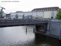 Neuköllner Schifffahrtskanal Neuköllnische Brücke Eisenbahnbrücke