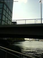Weg unter der Elsenbrücke