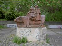 Skulptur Kuh und Reiter in Berlin-Hellersdorf