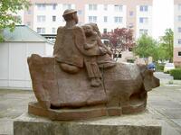 Skulptur Kuh und Reiter in Berlin-Hellersdorf