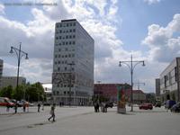 Am Alexanderplatz, mit dem Haus des Lehrers und dahinter das Alexa, in Berlin
