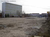 Baustelle für den Neubau von 2 Sporthallen an der Kniprodestraße in Berlin